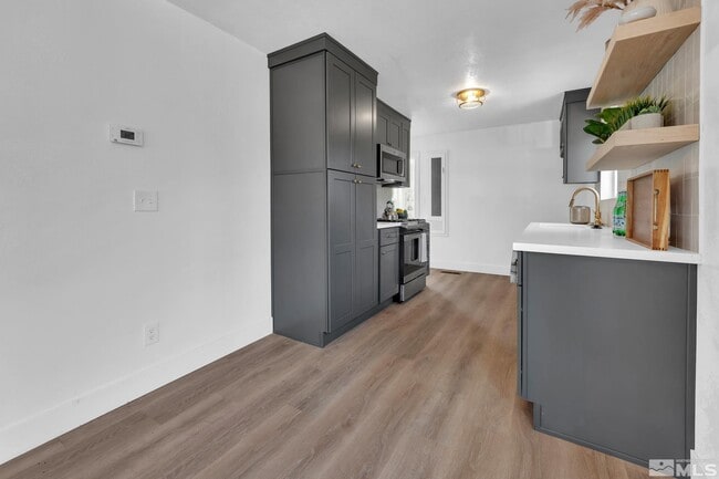 Building Photo - 402 Grand Canyon Blvd