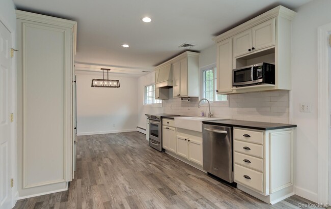 Building Photo - 20 Arcadia Dr