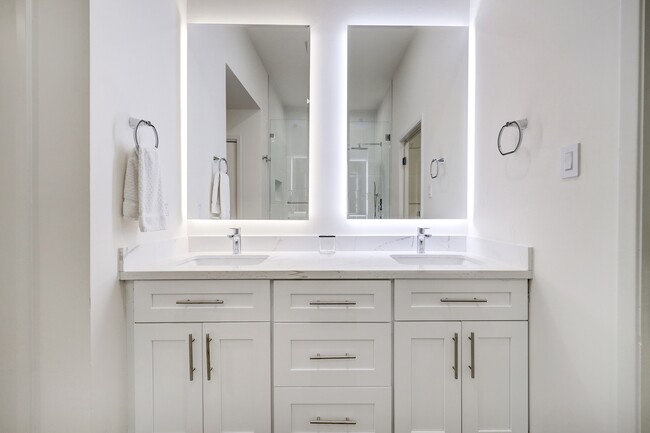 Building Photo - 12625 Memorial Dr