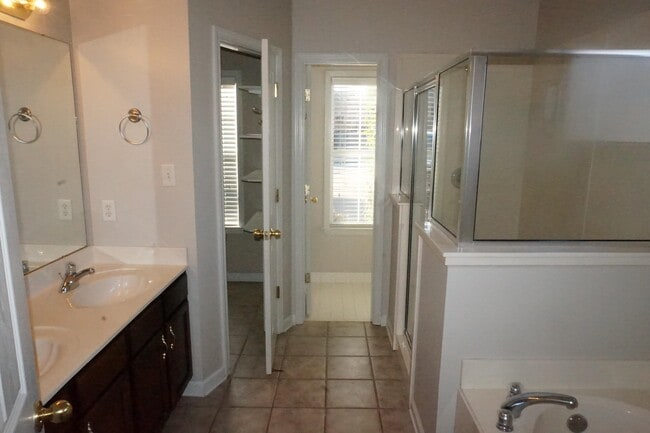 Building Photo - 5144 Jon Oak Dr
