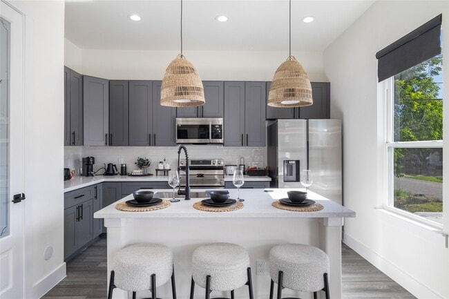 Building Photo - 4802 Angleton St