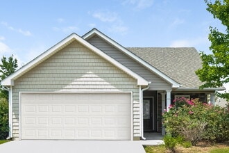 Building Photo - 42 Oakbrook Dr