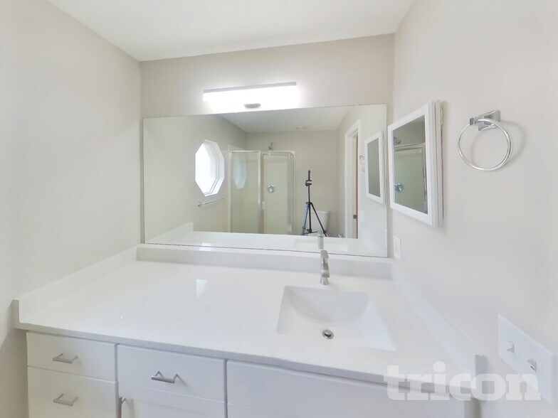 Building Photo - 10443 Elgin Blvd