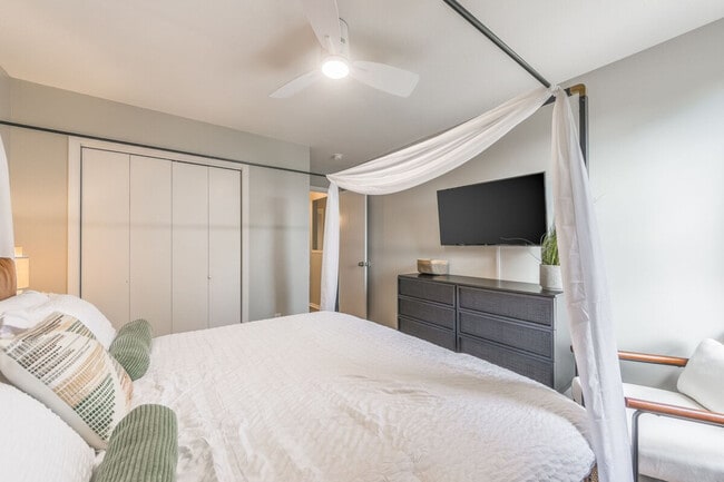 Building Photo - 433 Spring Ave