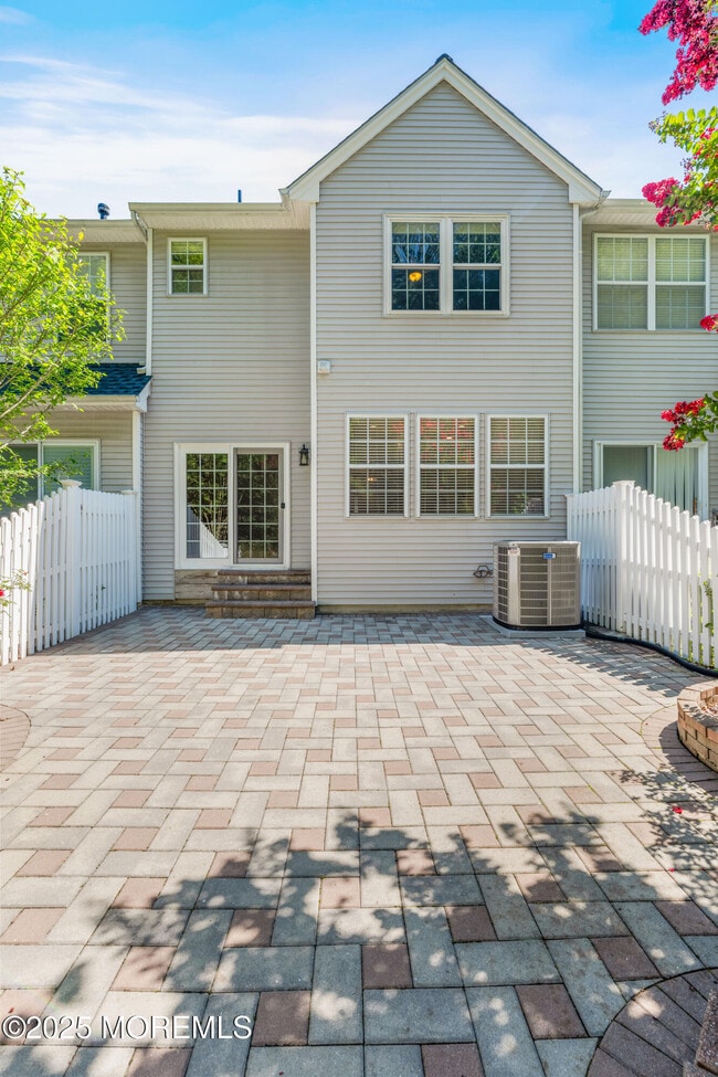 Building Photo - 15 Faxon Dr