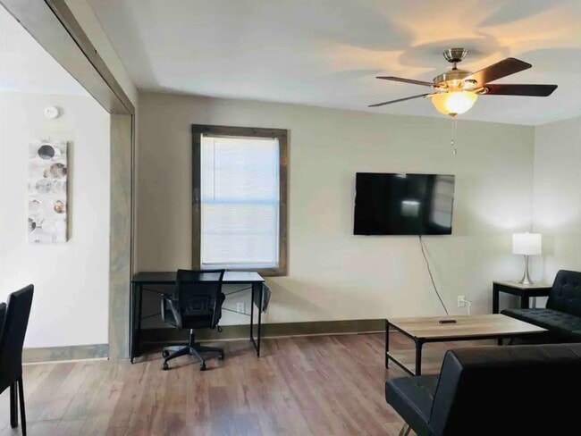 Building Photo - 527 S Hamilton St