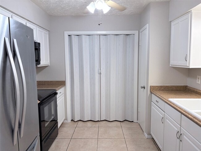 Building Photo - 8223 Lone Bridge Ln