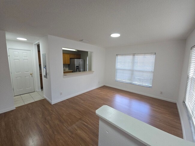 Building Photo - 3/3 Townhome In Valrico