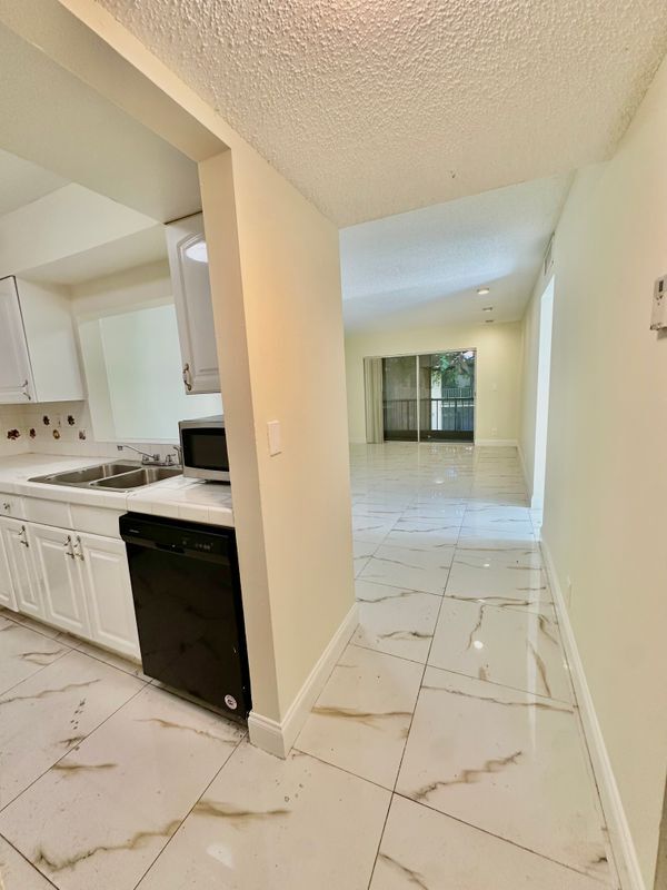 Building Photo - 4141 NW 90th Ave