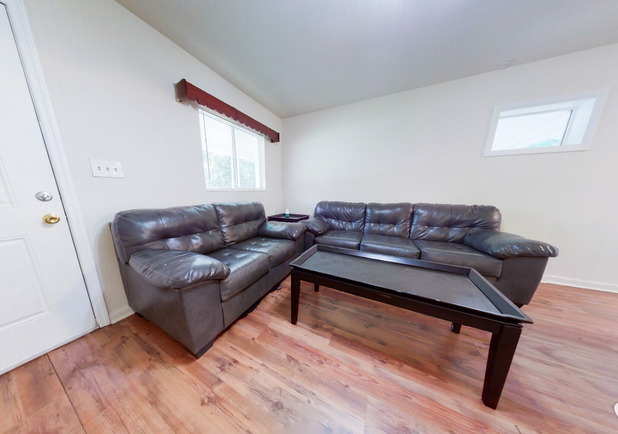 Building Photo - 1649 Airport Dr