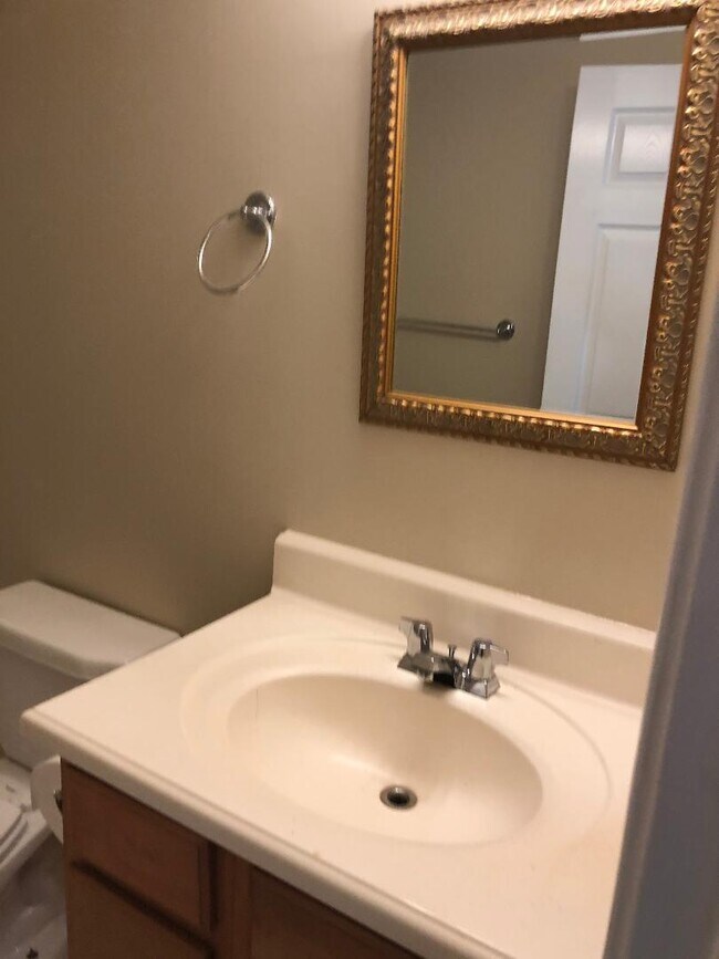 Building Photo - 1009 Briarwood Rd