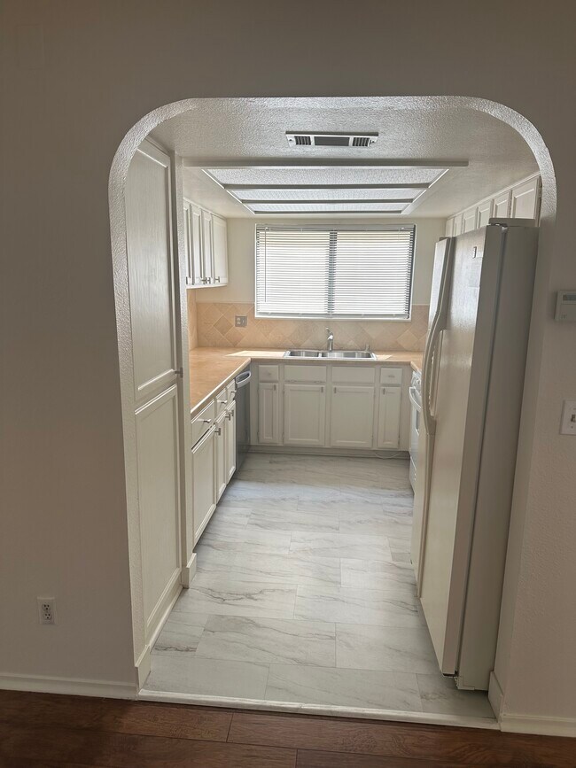 Building Photo - 8140 Spur Ct