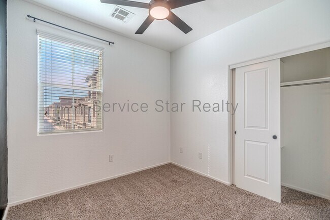 Building Photo - 5815 S 23rd Way