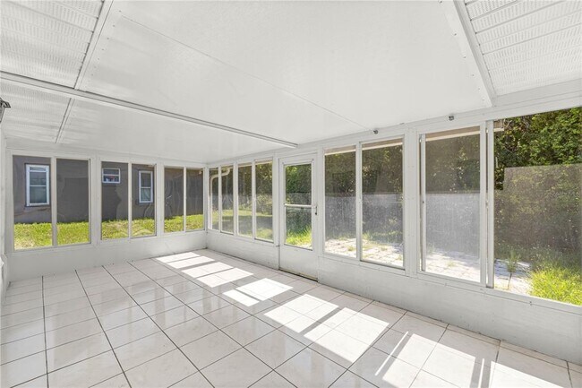 Building Photo - 15121 SW 35th Avenue Rd