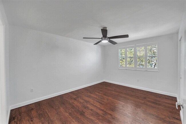 Building Photo - 4550 SW 68th Ct