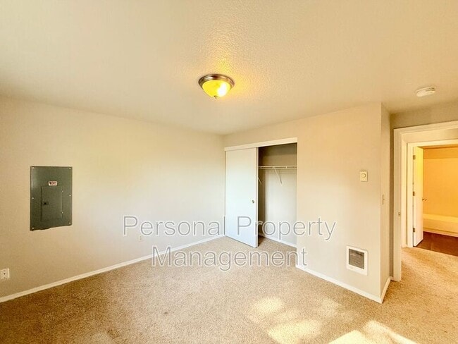 Building Photo - 506 E 34th St