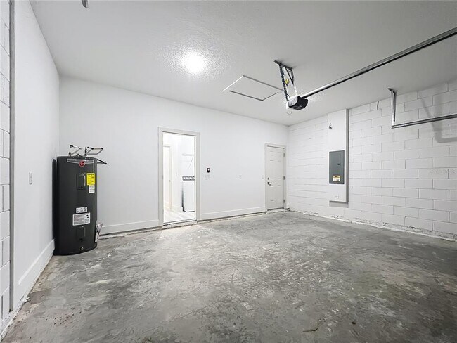 Building Photo - 1190 W Cary Dr