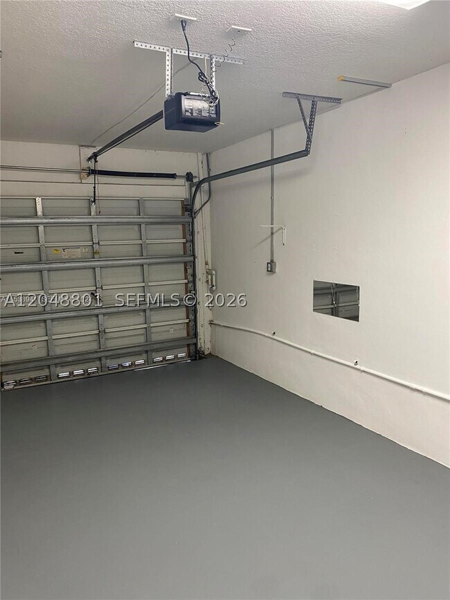 Building Photo - 11301 SW 17th Ct