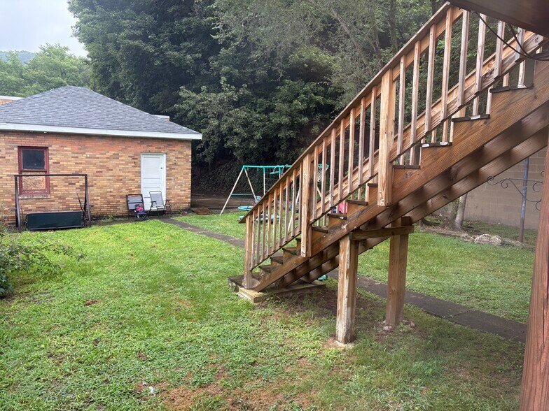 Back Porch and Yard - 709 7th Ave