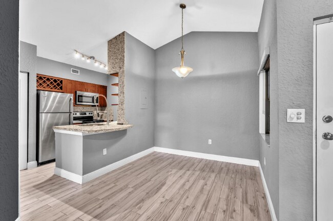 Building Photo - 2850 N Oakland Forest Dr