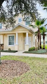 Building Photo - Luxury Townhome with Private Splash Pool –...