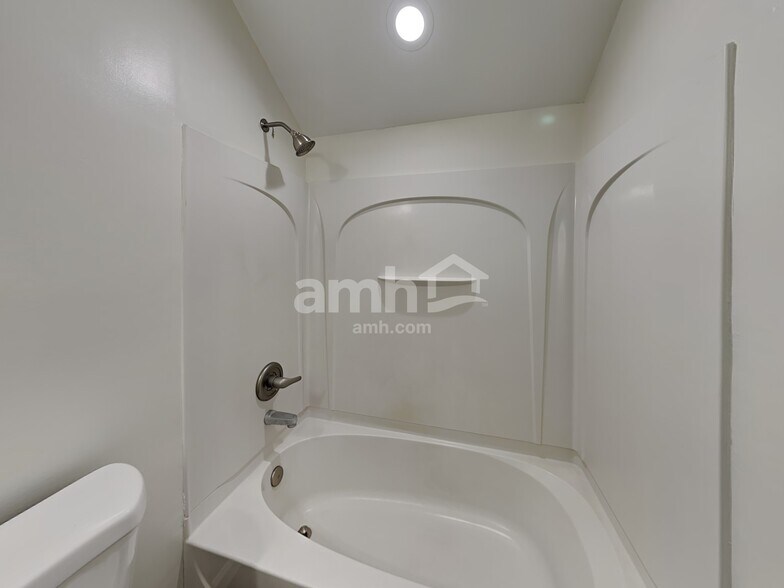 Building Photo - 139 Pin Oak Ct