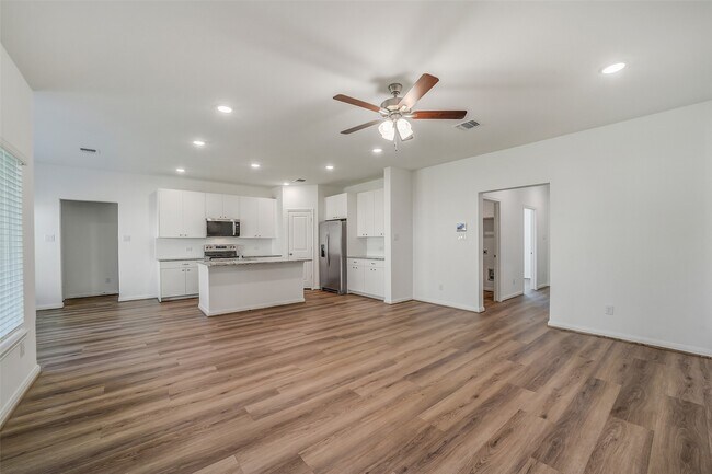 Building Photo - 11931 Pondwood Dr