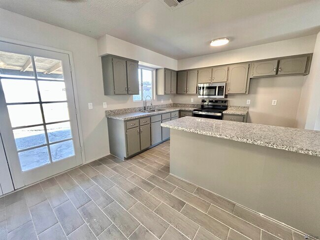 Building Photo - 1744 W 24th Dr