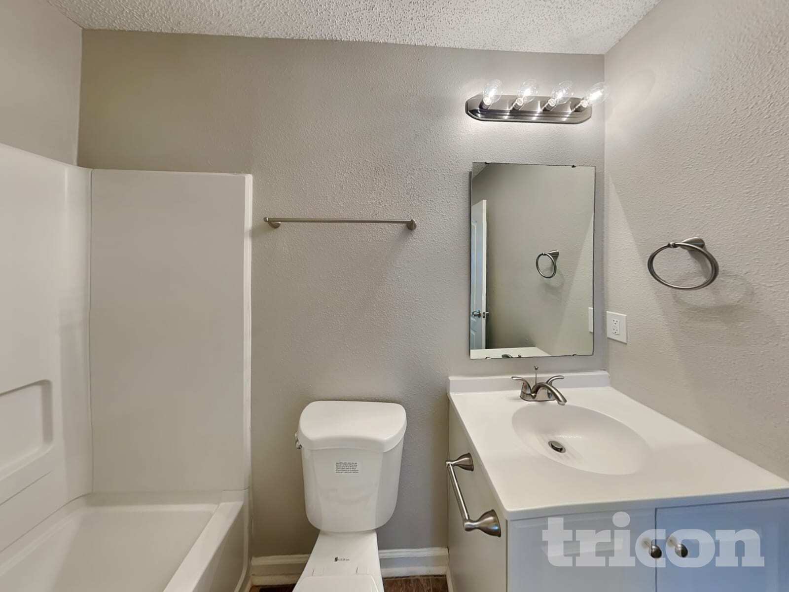 Building Photo - 915 Littleton Dr