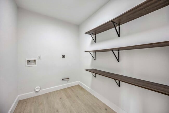 Building Photo - 2819 Toyah Ave