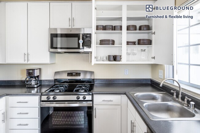 Building Photo - 513 Jibstay Ln