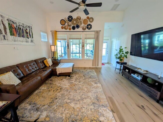 Building Photo - 109 Monterey Oak Trl