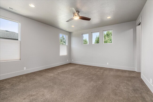 Building Photo - 2758 S Honeycomb Way