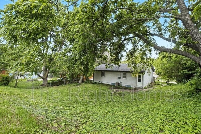 Building Photo - 6929 N 64th St