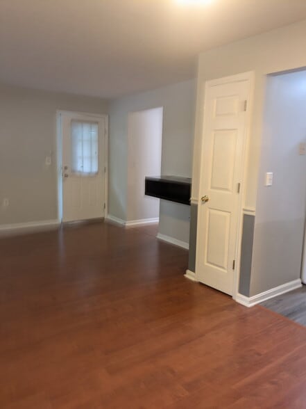 Building Photo - 818 Rubel Ave