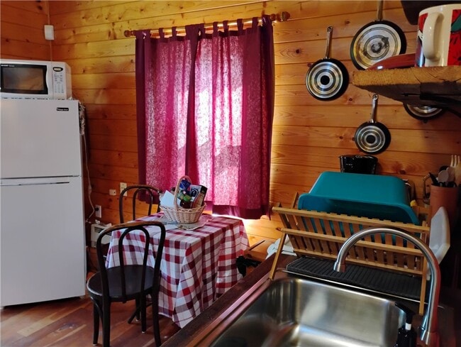 Primary Photo - 663 Wheat Hill Rd