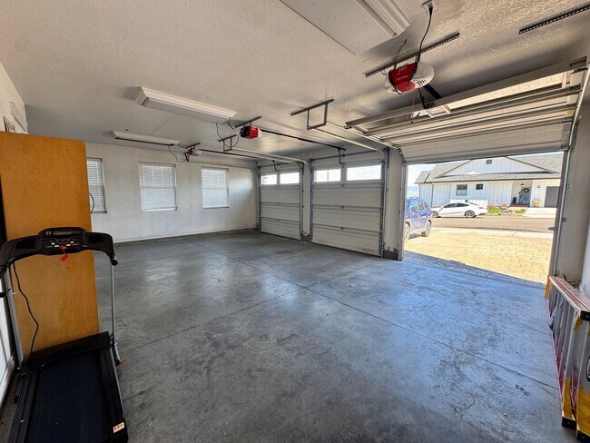 Building Photo - 130 Ridge Dr