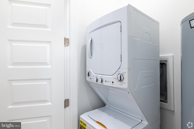 Building Photo - 13 Lockwood Dr