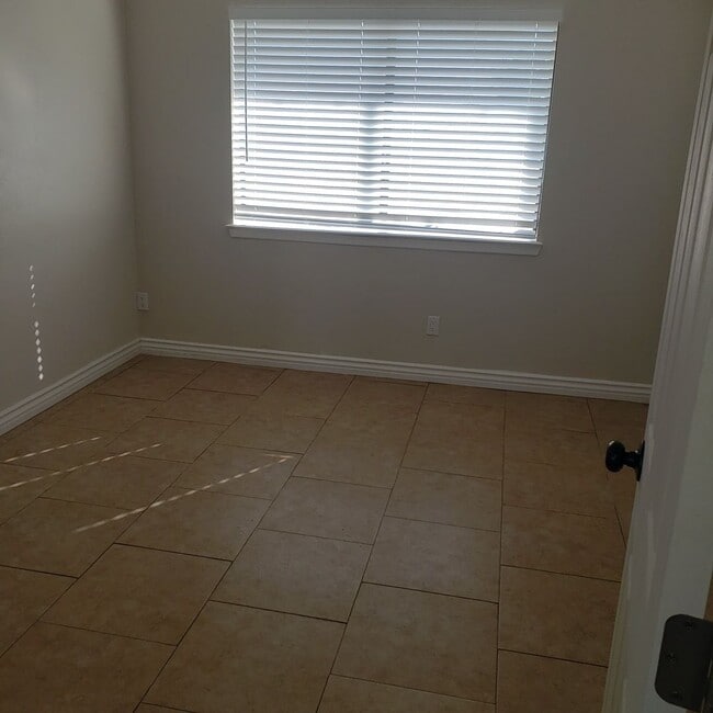 Building Photo - 13980 Mission St