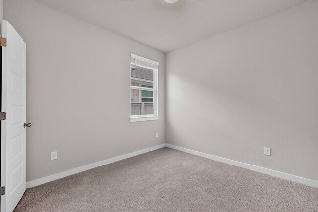 Building Photo - 116 Appleberry Ln