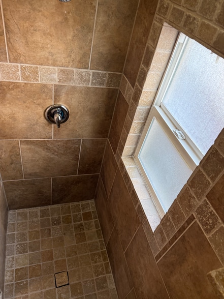 Building Photo - 619 Grand Ave