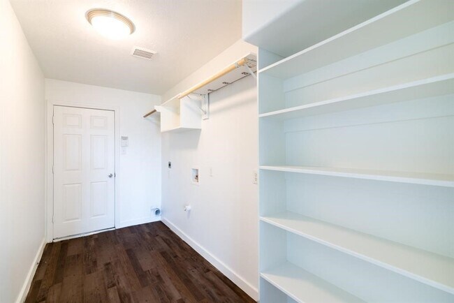Building Photo - 2707 Troy Dr