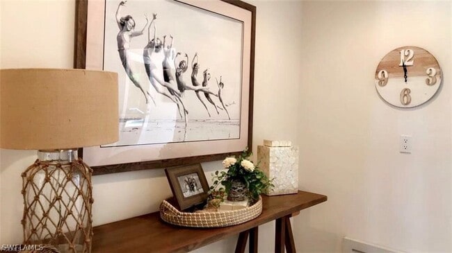 Building Photo - 572 11th Ave S