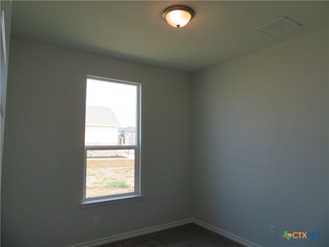 Building Photo - 352 Blacktail Dr