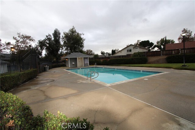 Building Photo - 1380 W 48th St