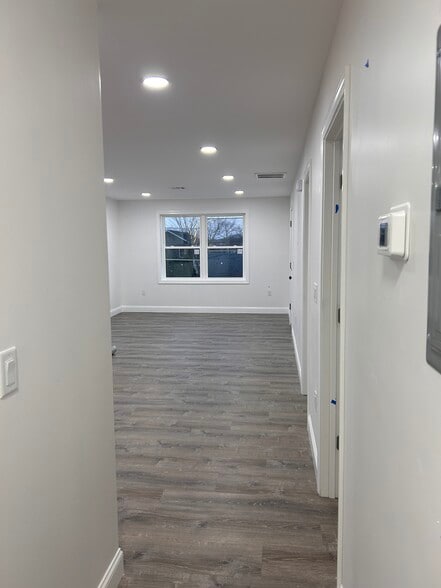 Building Photo - 116 Sherwood St