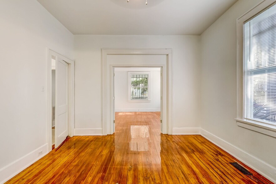 Building Photo - 521 E 37th St