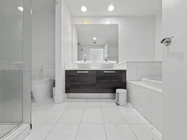 Building Photo - 2950 NE 188th St