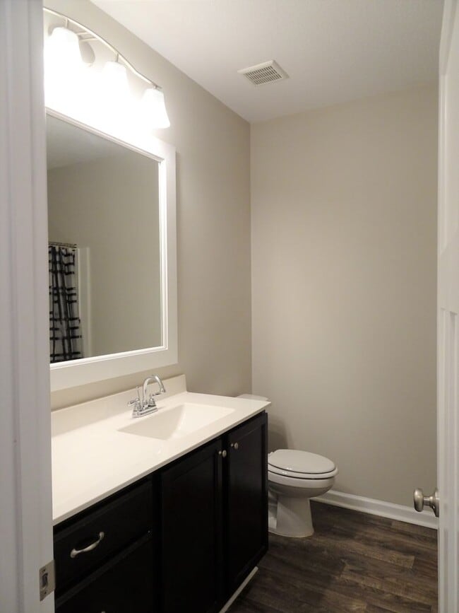 Building Photo - Nice 2 bedroom condo in Promenade@5, Williamsburg for rent.