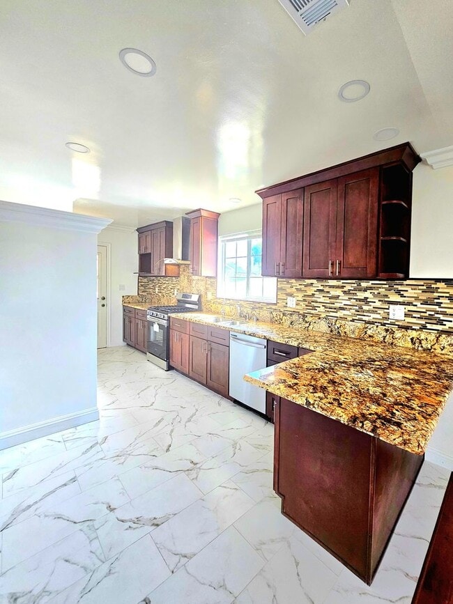 Building Photo - Beautiful Rental In Buena Park